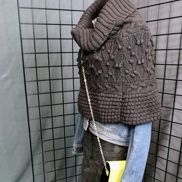 Y2k Vintage Grey Funnel Neck Cable Knit Cape Poncho | TheStyleMinr.com - Picture 5 of 6